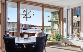 Amazing Luxury Apartment On The Waterfront! 73Sqm